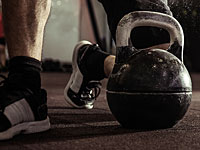 Израильтянин получил тяжелые травмы во время силовой тренировки в домашних условиях