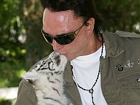 Знаменитый цирковой артист Рой Хорн умер от коронавируса