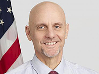 Стивен Хан, глава FDA, проведет две недели в карантине из-за возможного заражения COVID-19