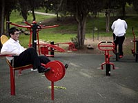 Вопреки рекомендации минздрава разрешено использование спортивных тренажеров в парках