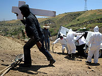 Смертельная жатва коронавируса: фоторепортаж с похорон жертв эпидемии в Мексике