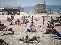 Пляжи Тель-Авива закрыты не для всех. Фоторепортаж