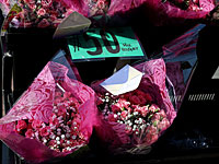 B День матери американка избила мужа букетом и оказалась за решеткой