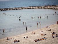 В Израиле после карантина открылись синагоги и мечети, музеи и галереи, начался пляжный сезон