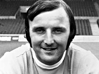 Умер известный футболист, бывший рекордсмен 