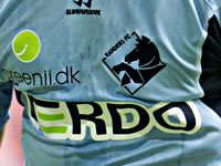 Возобновился чемпионат Дании. Зрители по ZOOM и гол-шедевр