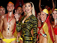 Военнослужащие требуют от армейских радиостанций прекратить трансляцию песен Dua Lipa