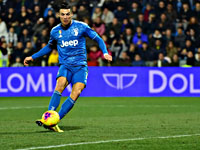 Криштиану Роналду стал первым футболистом миллиардером