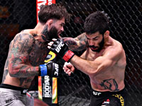 UFC 250. Экс-чемпион нокаутировал Рафаэля Ассунсао