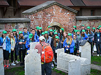 Минпрос вновь откладывает школьные экскурсии в Польшу