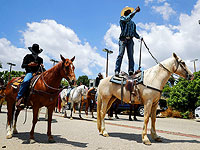 Ковбои, индейцы и шериф: протест в жанре вестерна. Фоторепортаж из Калифорнии
