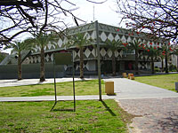 Мэрия Бат-Яма обсуждает будущее здания с квартирами для репатриантов. Комментарии НДИ и 