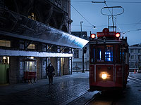 В Турции разрешили выходить на улицу пожилым и несовершеннолетним