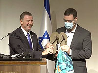 Эдельштейн простился с Бар Симан Товом, подарив ему 