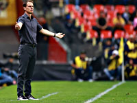 Худшим тренером в истории Премьер-лиги признан Френк де Бур