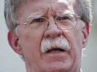 Болтон заявил, что не станет голосовать за Трампа