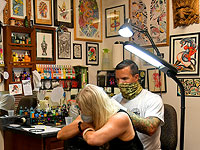 Тату-салоны Нью-Джерси открылись после трехмесячного карантина. Фоторепортаж