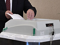 Проголосовавшего дважды Павла Лобкова