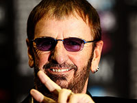 Ринго Старру, барабанщику легендарной группы The Beatles – 80. Фотогалерея