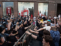 Акция протеста в центре Москвы: год 2036, выложенный телами