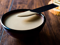 В арабском секторе объявлен бойкот производителю тхины, поддержавшему ЛГБТ-сообщество