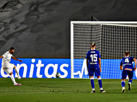 Бензема реализовал пенальти.