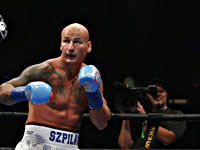 Скандал в боксе. Артур Шпилька плюнул в оскорблявшего его блоггера