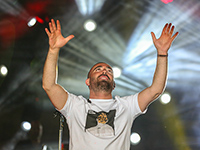 Певец Омер Адам улетел отдыхать 