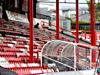 Девять  футболистов 