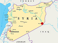 В сирийском Аль-Букамале, где зачастую атакуют иранские военные объекты, подняты флаги России