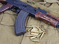 Афганская школьница расстреляла талибов, убивших ее родителей, из АК-47