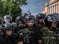 В Луцке террорист более 10 часов удерживает в автобусе заложников