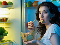 У некоторых людей привычка лакомиться заложена в генах