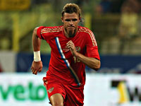 СМИ. Бывший футболист сборной России устроил пьяный дебош на борту самолета