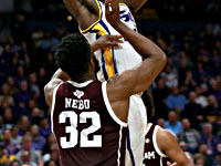 Центровой из Техаса начнет профессиональную карьеру в Эйлате