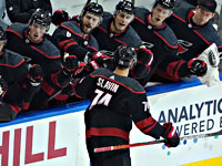 Первый гол НХЛ после возобновления сезона забросил Джейкоб Слэвин