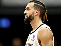 Договорился. Клуб из Бонна отчислил баскетболиста сборной Германии за высказывания о пандемии коронавируса