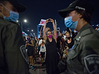 Возле дома Амира Оханы в Тель-Авиве проходит акция протеста