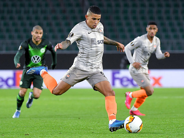 Манор Соломон вышел на замену и забил. Два удаления. Победа 