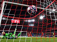 Левандовски разгромил 