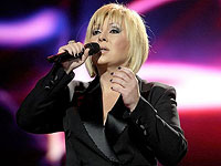 Исполнительницу хита