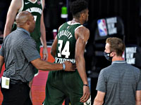 НБА. Яннис Адетокумбо боднул соперника и был удален