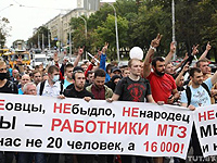 Шестой день протестов в Беларуси. В Минске несколько силовиков опустили щиты перед участниками шествия
