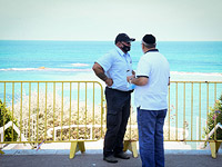 Мэр Бат-Яма объявил о намерении закрыть городские пляжи для 