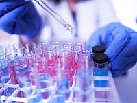 Больничные кассы прекратят проводить тесты на коронавирус для выезжающих за границу