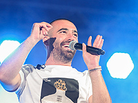 Израильский певец Омер Адам заразился коронавирусом, находясь в Греции