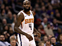 Квинси Айси покинет