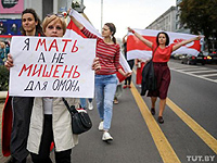 Третья неделя протестов в Беларуси. В Минске женщины предотвратили задержание мужчины в жилете 