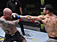 UFC. Александр Ракич победил Энтони Смита