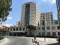 Рафаэль Леви, которому террорист нанес 28 ударом ножом: